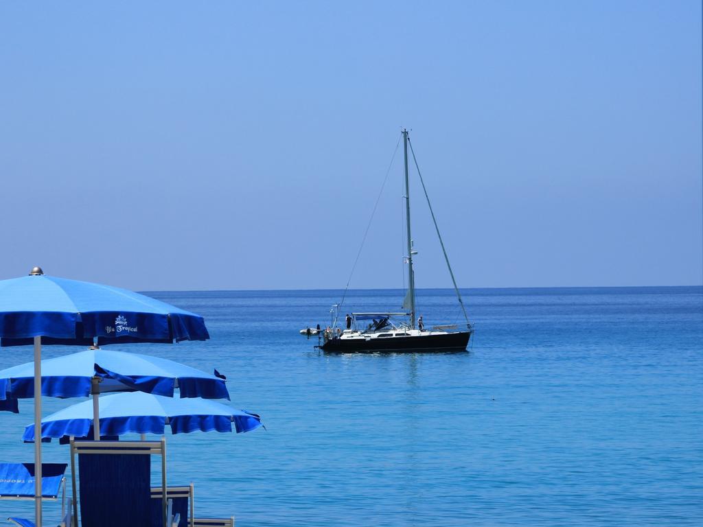Blu Tropical Hotel Zambrone Exterior foto