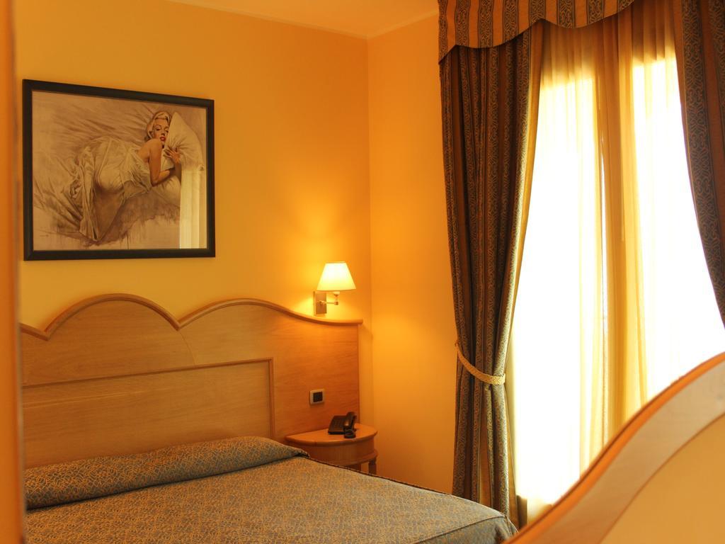 Blu Tropical Hotel Zambrone Cameră foto