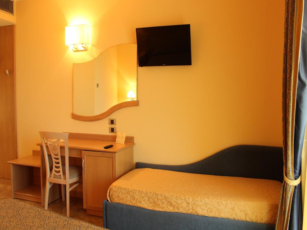 Blu Tropical Hotel Zambrone Cameră foto