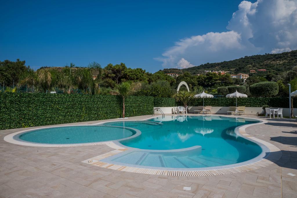 Blu Tropical Hotel Zambrone Exterior foto
