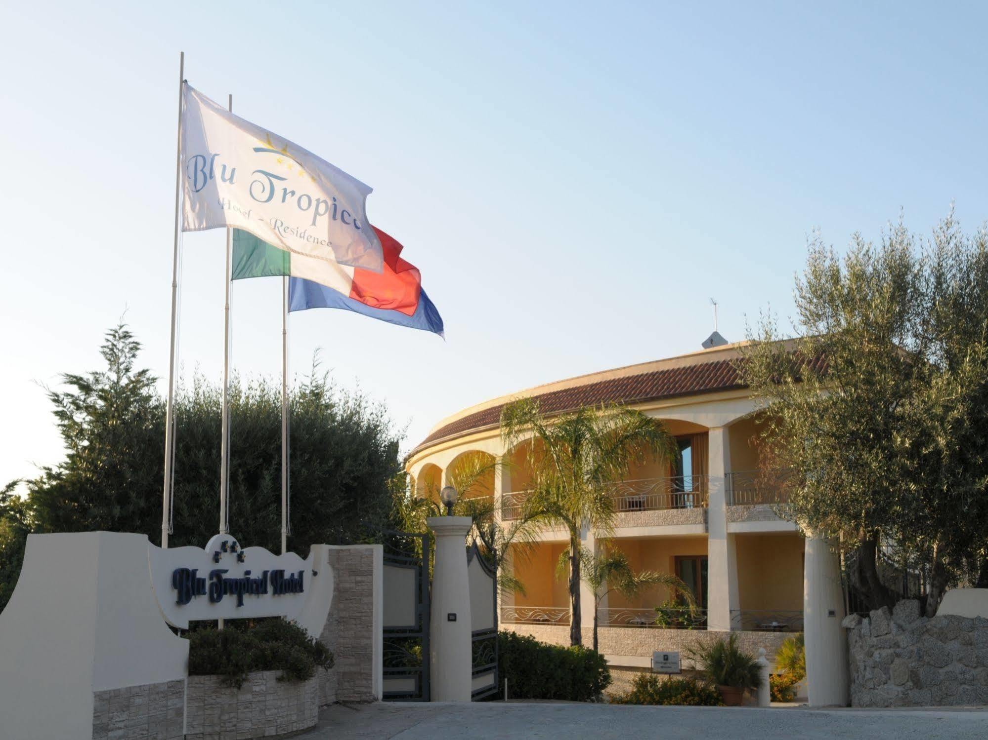Blu Tropical Hotel Zambrone Exterior foto