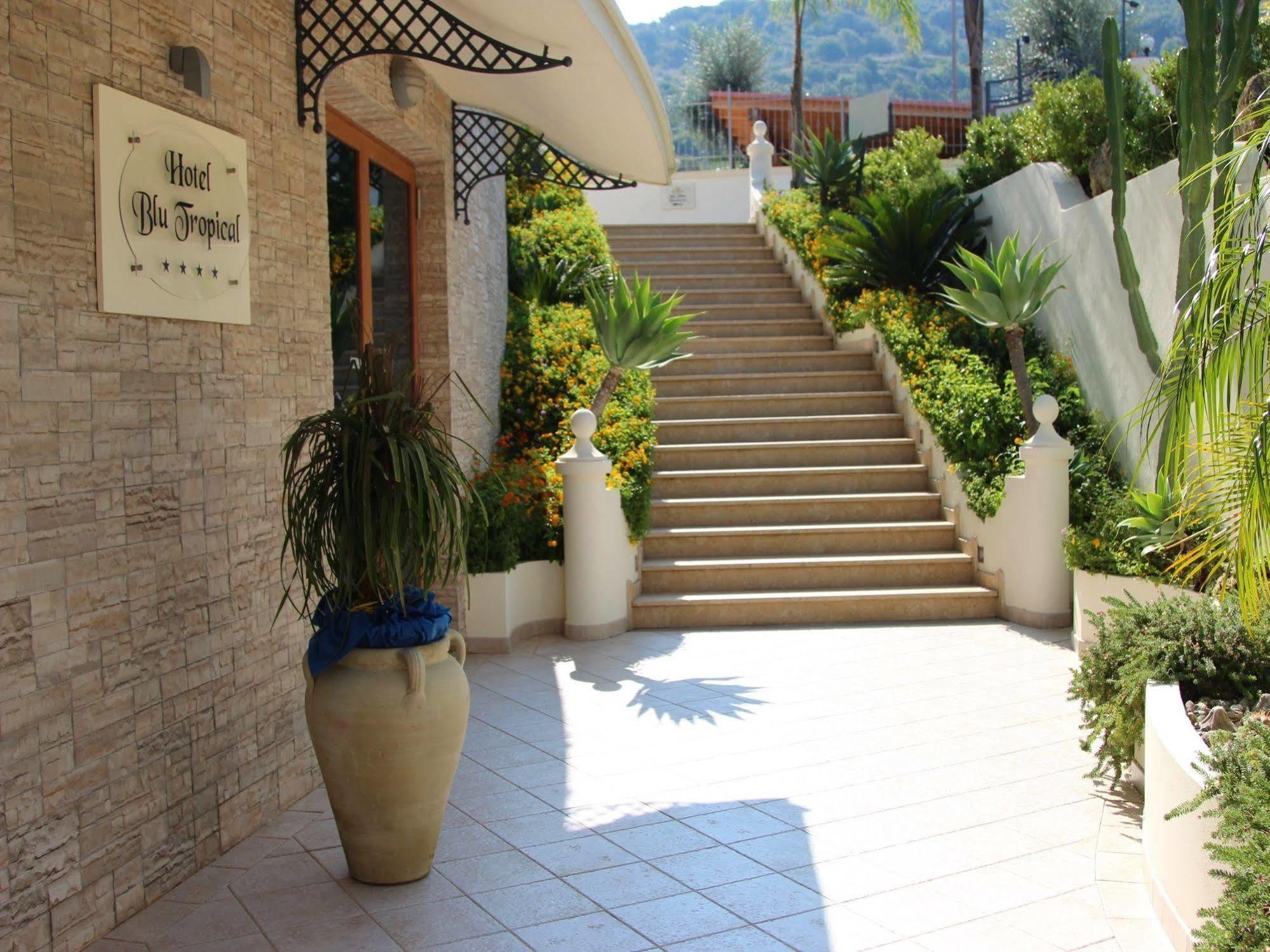 Blu Tropical Hotel Zambrone Exterior foto