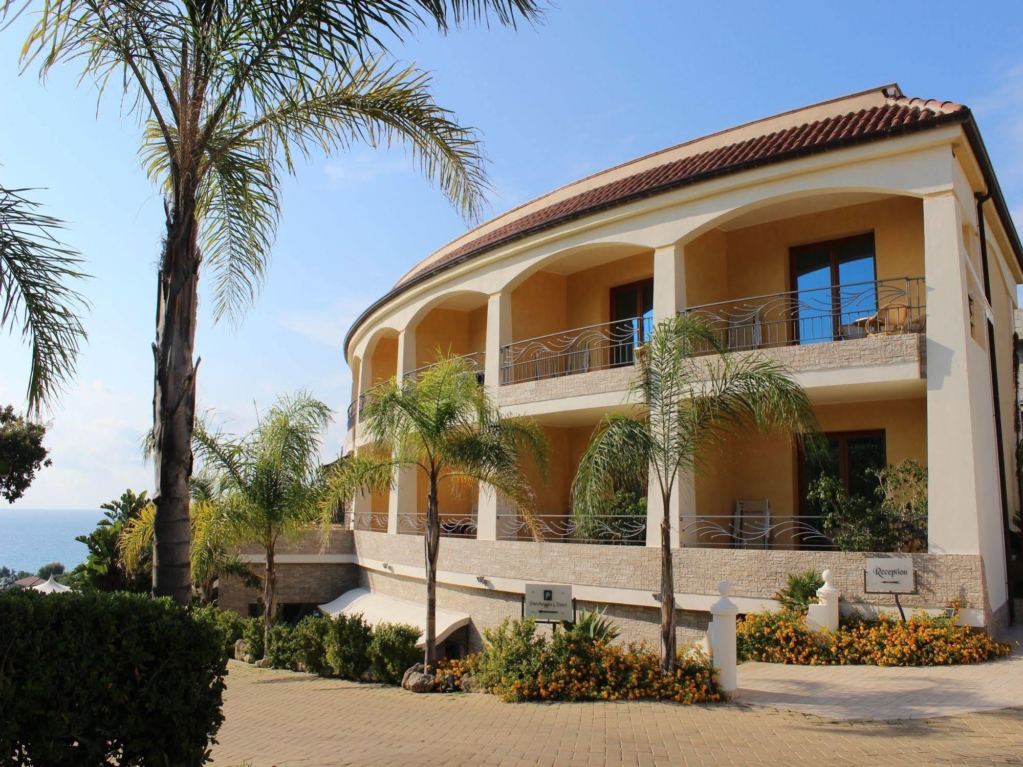 Blu Tropical Hotel Zambrone Exterior foto