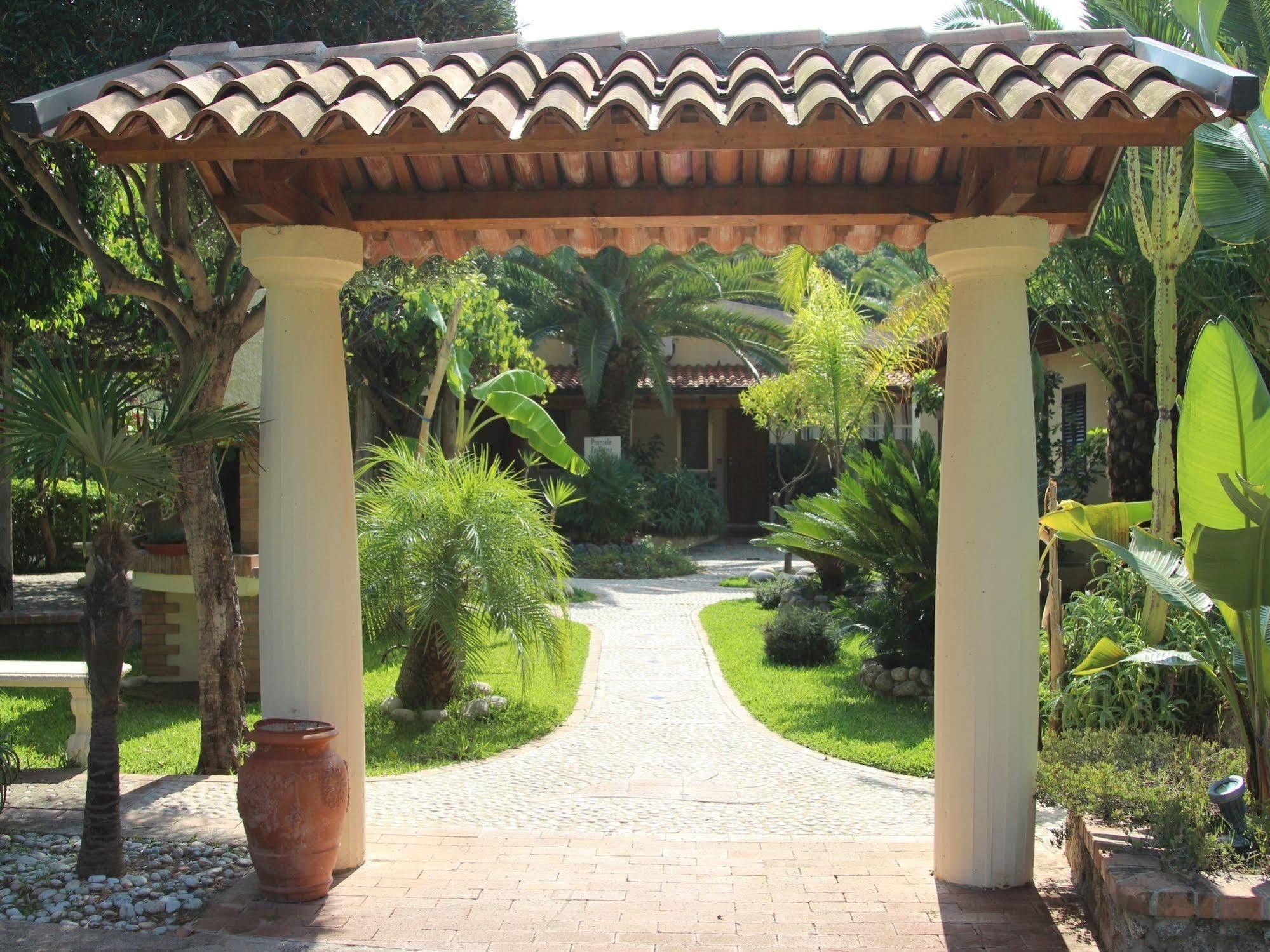 Blu Tropical Hotel Zambrone Exterior foto
