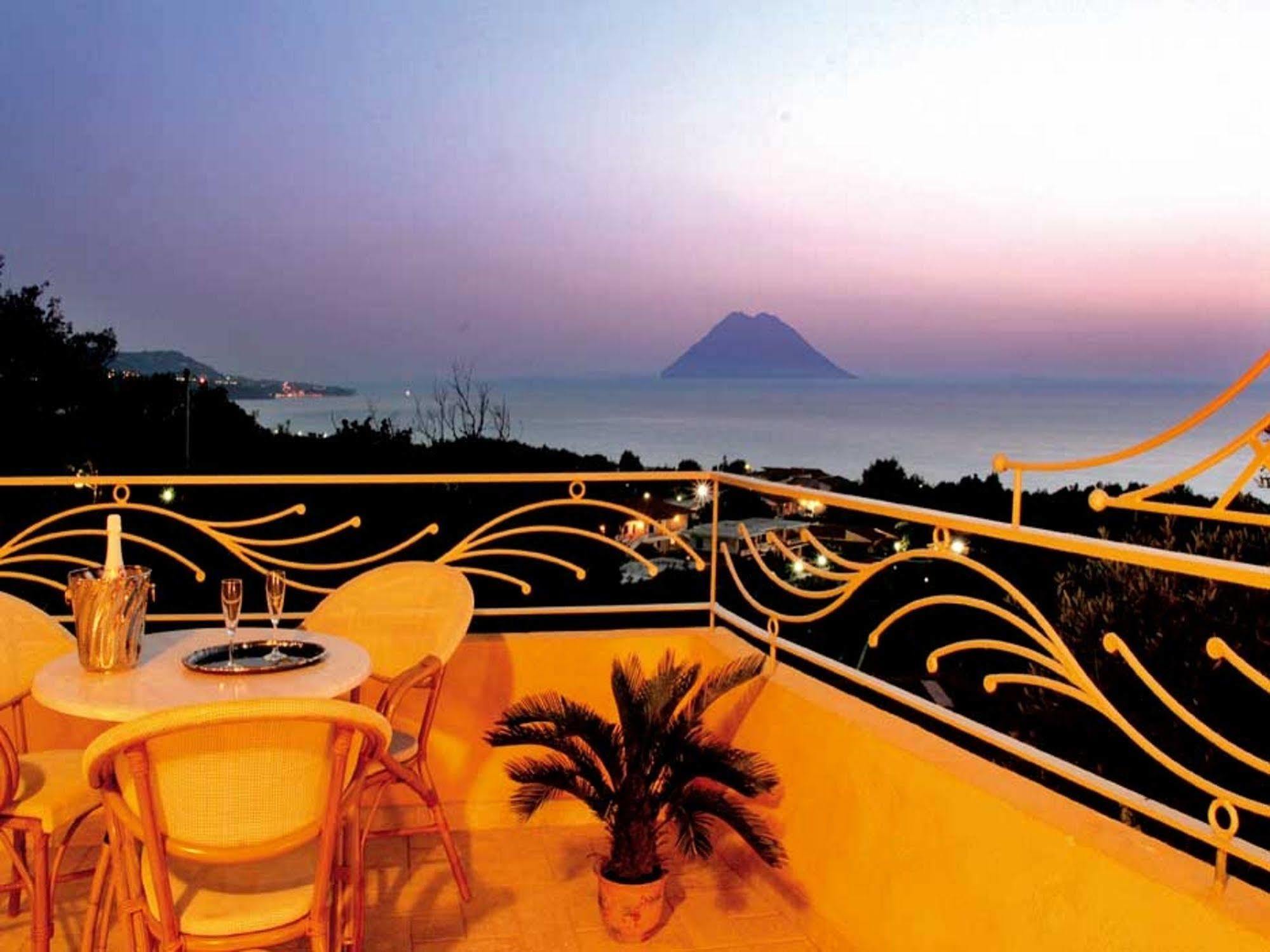 Blu Tropical Hotel Zambrone Exterior foto